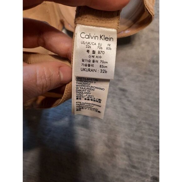 Calvin Klein Naked Glamour Strapless Push Up Bra F3493 Size 32B Nude - Picture 3 of 4